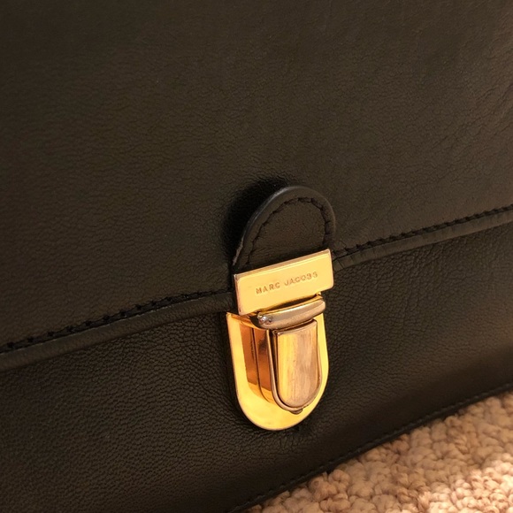Marc Jacobs black leather clutch w/gold clasp - Picture 4 of 7
